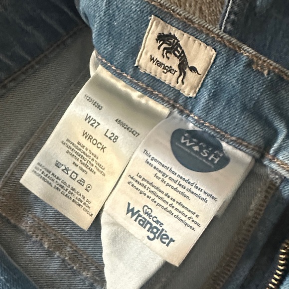 Wrangler Two-Tone Crop Flare Jeans - Picture 3 of 6